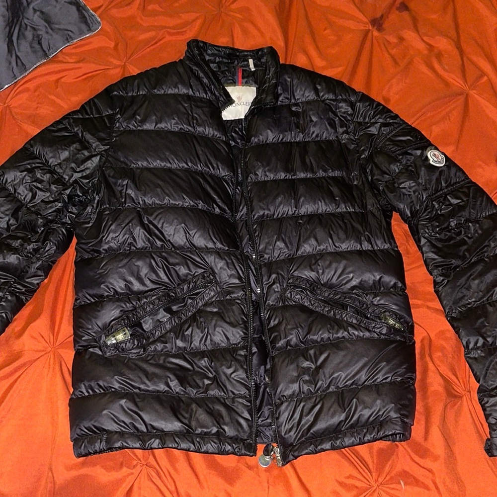 Moncler Men’s Puff coat size 4 (medium)